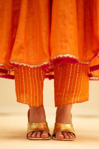 AM by Anita Mittal_Orange Chanderi V-neck Taarini Mul Anarkali Set _at_Aza_Fashions