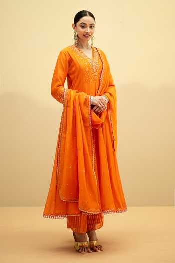 Shop_AM by Anita Mittal_Orange Chanderi V-neck Taarini Mul Anarkali Set 