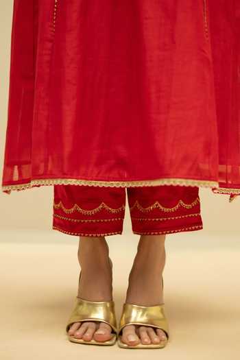 Shop_AM by Anita Mittal_Red Cotton V-neck Jhoomar Embroidered Kurta Set _Online_at_Aza_Fashions