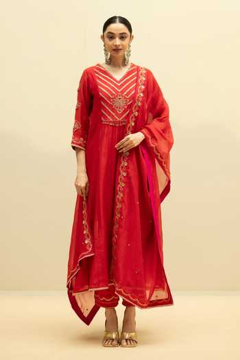 Buy_AM by Anita Mittal_Red Cotton V-neck Jhoomar Embroidered Kurta Set _at_Aza_Fashions