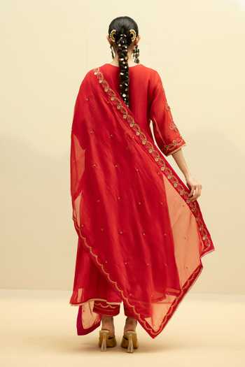Shop_AM by Anita Mittal_Red Cotton V-neck Jhoomar Embroidered Kurta Set _at_Aza_Fashions