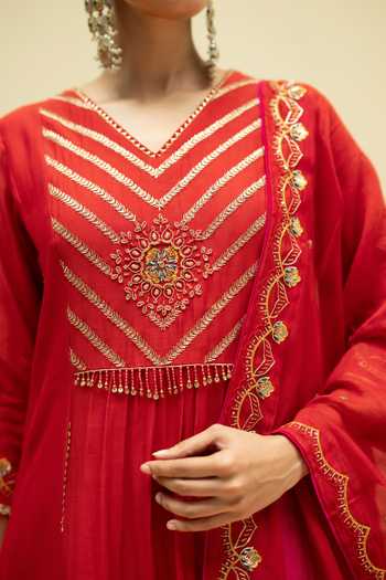 Shop_AM by Anita Mittal_Red Cotton V-neck Jhoomar Embroidered Kurta Set 