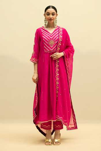 Shop_AM by Anita Mittal_Pink Cotton V-neck, Yes Jhoomar Embroidered Kurta Set _at_Aza_Fashions