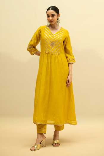 Buy_AM by Anita Mittal_Yellow Cotton V-neck Jhoomar Embroidered A Line Kurta Set _Online_at_Aza_Fashions