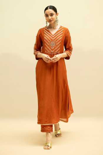 Shop_AM by Anita Mittal_Orange Cotton V-neck Jhoomar A-line Embroidered Kurta Set _Online_at_Aza_Fashions