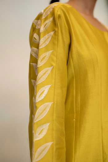 AM by Anita Mittal_Green Silk, Chanderi Round Neck Seher Anarkali Pant Set _Online_at_Aza_Fashions