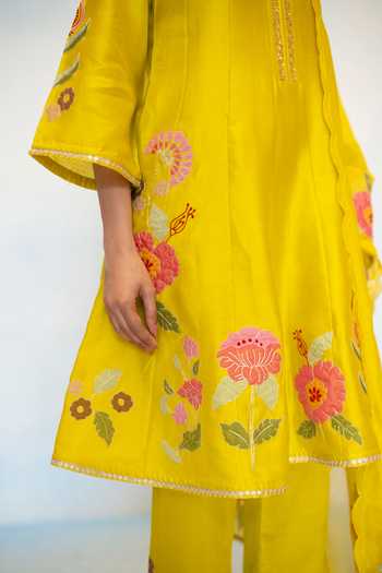 AM by Anita Mittal_Green Silk, Chanderi Round Neck Gul Embroidered Anarkali Set _Online