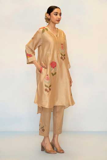 AM by Anita Mittal_Beige Silk, Chanderi V-neck Gul Kurta With Pant _Online_at_Aza_Fashions