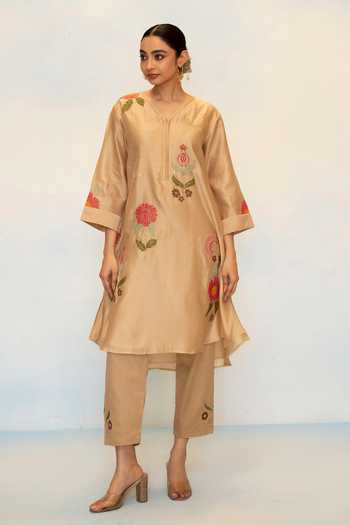 Buy_AM by Anita Mittal_Beige Silk, Chanderi V-neck Gul Kurta With Pant _at_Aza_Fashions