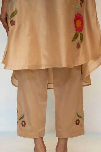 Buy_AM by Anita Mittal_Beige Silk, Chanderi V-neck Gul Kurta With Pant _Online_at_Aza_Fashions
