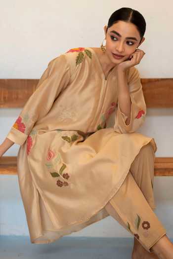 Shop_AM by Anita Mittal_Beige Silk, Chanderi V-neck Gul Kurta With Pant _Online_at_Aza_Fashions