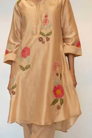 AM by Anita Mittal_Beige Silk, Chanderi V-neck Gul Kurta With Pant _at_Aza_Fashions