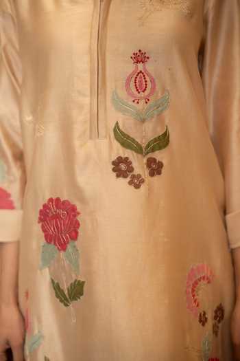 Buy_AM by Anita Mittal_Beige Silk, Chanderi V-neck Gul Kurta With Pant 