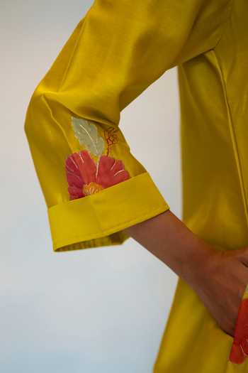 AM by Anita Mittal_Green Silk, Chanderi V-neck Gul Kurta And Pant Set _Online_at_Aza_Fashions