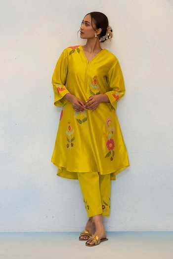 Buy_AM by Anita Mittal_Green Silk, Chanderi V-neck Gul Kurta And Pant Set _at_Aza_Fashions
