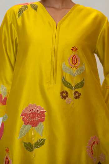 Shop_AM by Anita Mittal_Green Silk, Chanderi V-neck Gul Kurta And Pant Set _Online_at_Aza_Fashions