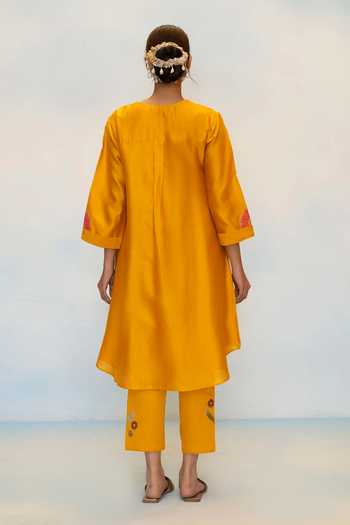 Shop_AM by Anita Mittal_Gold Silk, Chanderi Split V-neck Gul Embroidered Kurta And Pant Set _at_Aza_Fashions