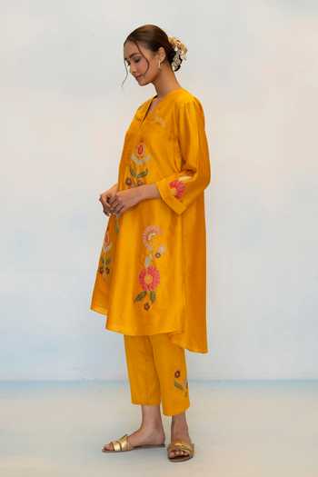 AM by Anita Mittal_Gold Silk, Chanderi Split V-neck Gul Embroidered Kurta And Pant Set _Online_at_Aza_Fashions