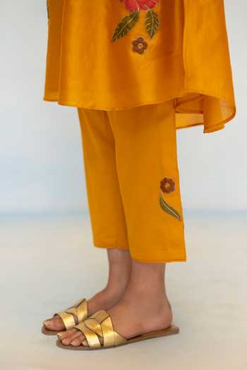 Buy_AM by Anita Mittal_Gold Silk, Chanderi Split V-neck Gul Embroidered Kurta And Pant Set _Online_at_Aza_Fashions