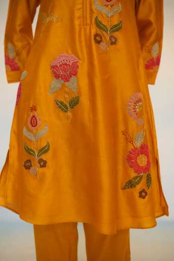 AM by Anita Mittal_Gold Silk, Chanderi Split V-neck Gul Embroidered Kurta And Pant Set _at_Aza_Fashions