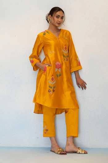 Buy_AM by Anita Mittal_Gold Silk, Chanderi Split V-neck Gul Embroidered Kurta And Pant Set _at_Aza_Fashions