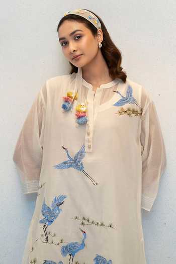 Shop_AM by Anita Mittal_Off White Chanderi Round Neck Rosh Floral Hand Painted Kurta With Pant 