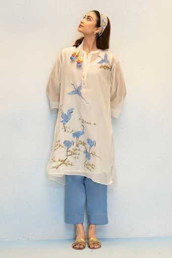 AM by Anita Mittal_Off White Chanderi Round Neck Rosh Floral Hand Painted Kurta With Pant _Online
