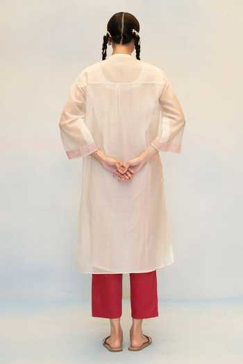 Shop_AM by Anita Mittal_Off White Chanderi Mandarin Collar, Yes Rosh Floral Pattern Kurta With Pant _at_Aza_Fashions