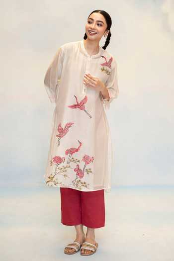 Shop_AM by Anita Mittal_Off White Chanderi Mandarin Collar, Yes Rosh Floral Pattern Kurta With Pant _Online_at_Aza_Fashions