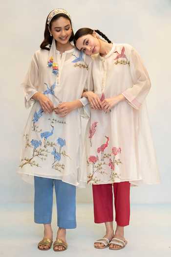 AM by Anita Mittal_Off White Chanderi Mandarin Collar, Yes Rosh Floral Pattern Kurta With Pant _at_Aza_Fashions