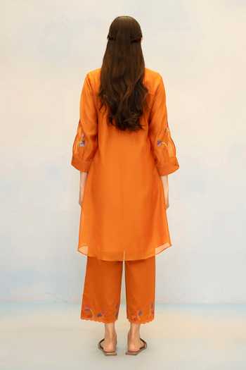 Shop_AM By Anita Mittal_Orange Chanderi Split V-neck Aab Embroidered Kurta And Pant Set _at_Aza_Fashions
