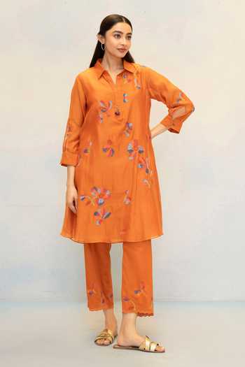 Buy_AM By Anita Mittal_Orange Chanderi Split V-neck Aab Embroidered Kurta And Pant Set _at_Aza_Fashions