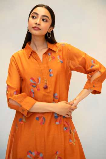 Shop_AM By Anita Mittal_Orange Chanderi Split V-neck Aab Embroidered Kurta And Pant Set _Online_at_Aza_Fashions