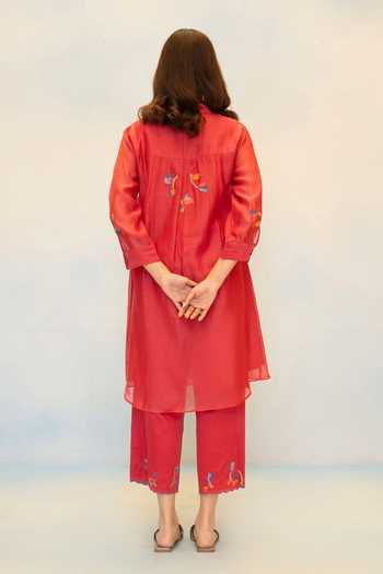 Shop_AM By Anita Mittal_Red Chanderi Collared Neck, Yes Aab Embroidered Kurta And Pant Set _at_Aza_Fashions