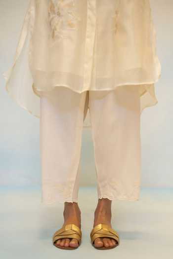 AM by Anita Mittal_White Chanderi Collared Neck Zara Thread Work Kurta And Pant Set _Online_at_Aza_Fashions