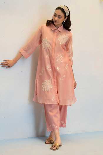 Buy_AM by Anita Mittal_Pink Chanderi Collared Neck Zara Flower Embroidered Kurta And Pant Set _at_Aza_Fashions