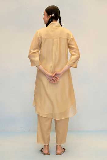 Shop_AM by Anita Mittal_Beige Chanderi Collared Neck Zara Floral Pattern Kurta And Pant Set _at_Aza_Fashions