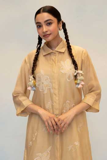 Buy_AM by Anita Mittal_Beige Chanderi Collared Neck Zara Floral Pattern Kurta And Pant Set _Online_at_Aza_Fashions