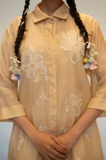 Shop_AM by Anita Mittal_Beige Chanderi Collared Neck Zara Floral Pattern Kurta And Pant Set _Online_at_Aza_Fashions