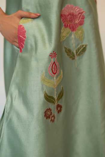 Shop_AM by Anita Mittal_Blue Silk, Chanderi V-neck, Yes Gul Kurta And Pant Set 