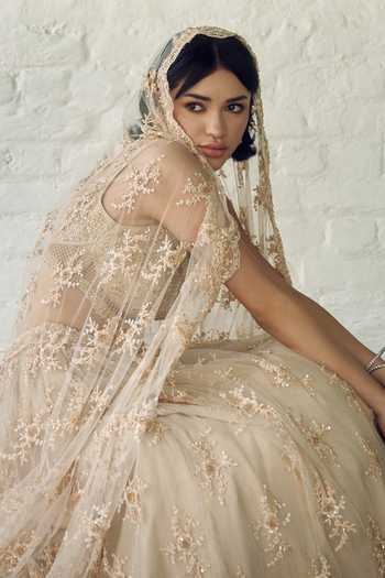 Buy_Meenagurnam_Ivory Net V-neck Embellished Lehenga Set 