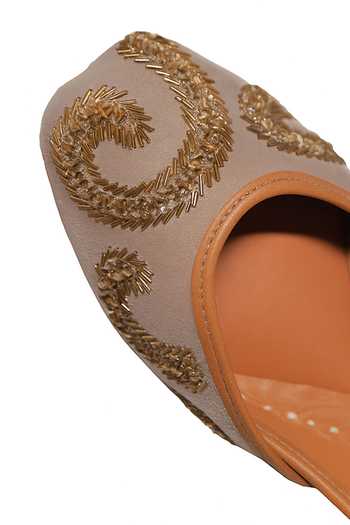 Buy_Kurrbat_Grey Shadows Velvet Embroidered Juttis _Online_at_Aza_Fashions