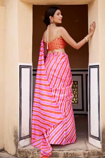 Shop_Geroo Jaipur_Pink Tussar Sweetheart Neck Lehriya Pure Silk Saree Set _at_Aza_Fashions