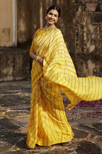 Buy_Geroo Jaipur_Yellow Silk, Tussar Round Neck Lehriya Pure Saree Set _at_Aza_Fashions