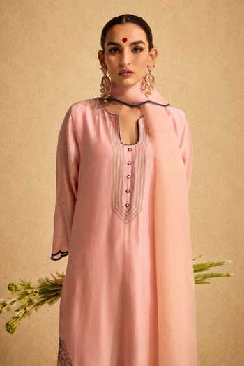 Meesa_Pink Cotton, Organza, Chanderi Notched Sharbat Floral Applique Work Kurta Set _Online_at_Aza_Fashions