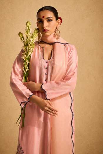 Buy_Meesa_Pink Cotton, Organza, Chanderi Notched Sharbat Floral Applique Work Kurta Set _Online_at_Aza_Fashions