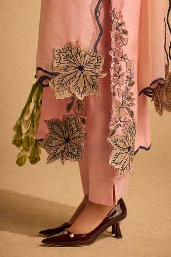 Shop_Meesa_Pink Cotton, Organza, Chanderi Notched Sharbat Floral Applique Work Kurta Set _Online_at_Aza_Fashions
