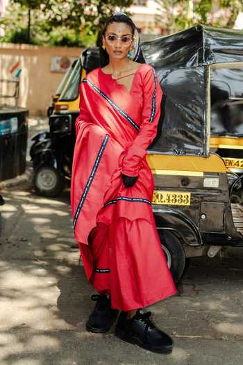 Saim_Red Cotton Keyhole Neck Scalloped Edged Saree With Blouse _at_Aza_Fashions