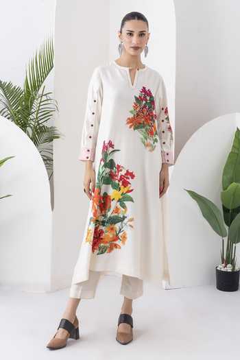 Buy_Haute Mess_Ivory Silk, Chanderi Keyhole Neck Printed Kurta And Pant Set _Online_at_Aza_Fashions