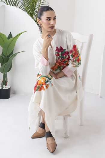 Buy_Haute Mess_Ivory Silk, Chanderi Keyhole Neck Printed Kurta And Pant Set 